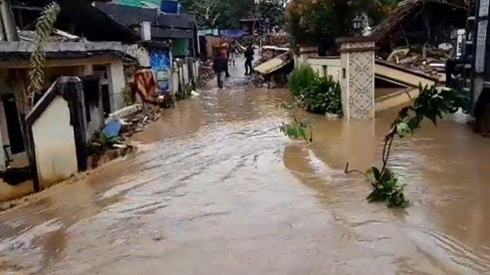 Banjir di lokasi gempa Cianjur