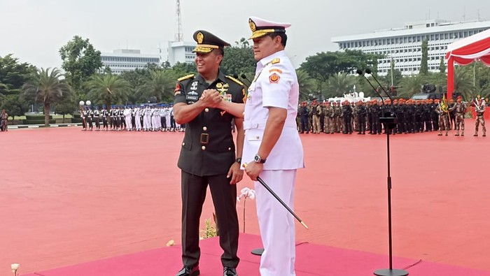Serah Terima Jabatan Panglima TNI, Andika dan Yudo Salam Komando