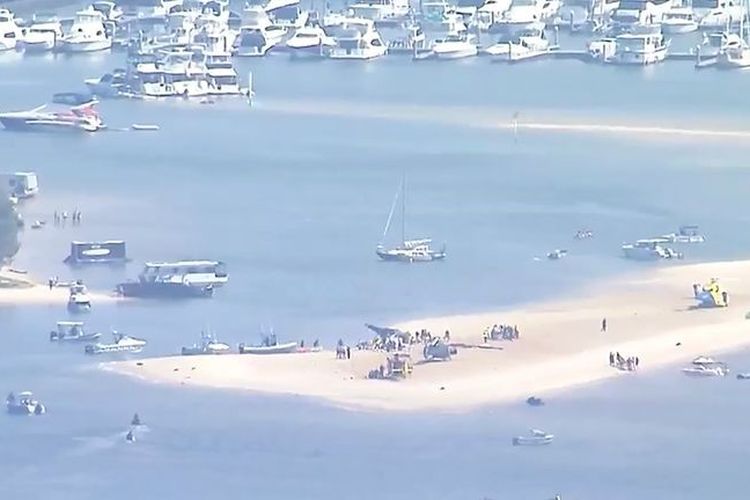2 Helikopter Tabrakan di Dekat Taman Hiburan Laut Australia, 4 Orang Tewas