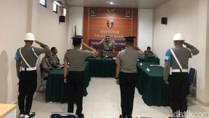 Polisi dipecat