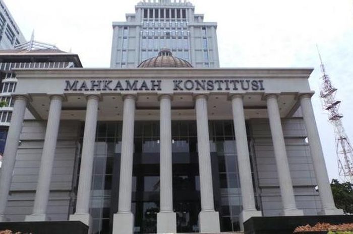 MK Tolak Gugatan Pernikahan Beda Agama