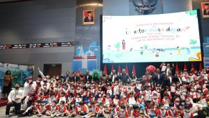 Siswa TK mengunjungi Main Hall BEI di hari pertama pembukaan kembali untuk umum. | BEI