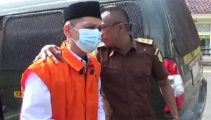 Mantan Rektor Universitas Lampung Karomani saat hendak menjalani sidang dakwaan Selasa, 10/1/2023.| ist