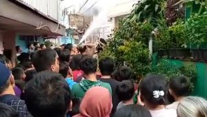 Warga Padati lokasi kebakaran