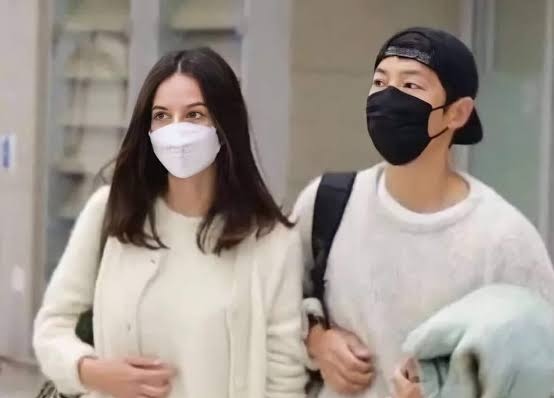 Song Joong Ki Umumkan Nikahi Katy Louise Saunders!