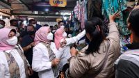 Iriana Jokowi dan rombongan berbelanja di Pasar Beringharjo, Yogyakarta. | ist