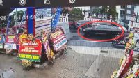 Rekaman CCTV memotret mobil sedan penabrak mahasiswi Unsur Cianjur.