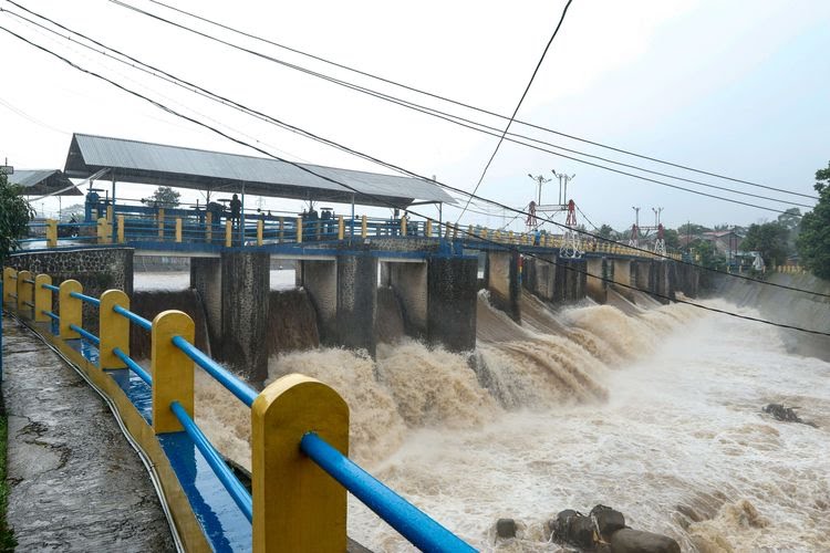 Bendung Katulampa Siaga 4, Warga Bantaran Sungai Diimbau Waspada