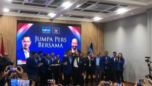 Ketua Umum Partai NasDem Surya Paloh dan Ketua Umum Partai Demokrat Agus Harimurti Yudhoyono melakukan konferensi pers terkait pembahasan isu politik jelang 2024.