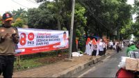 Simpatisan Berbaris di Tepi Jalan Jelang Deklarasi Anies di DPP PKS