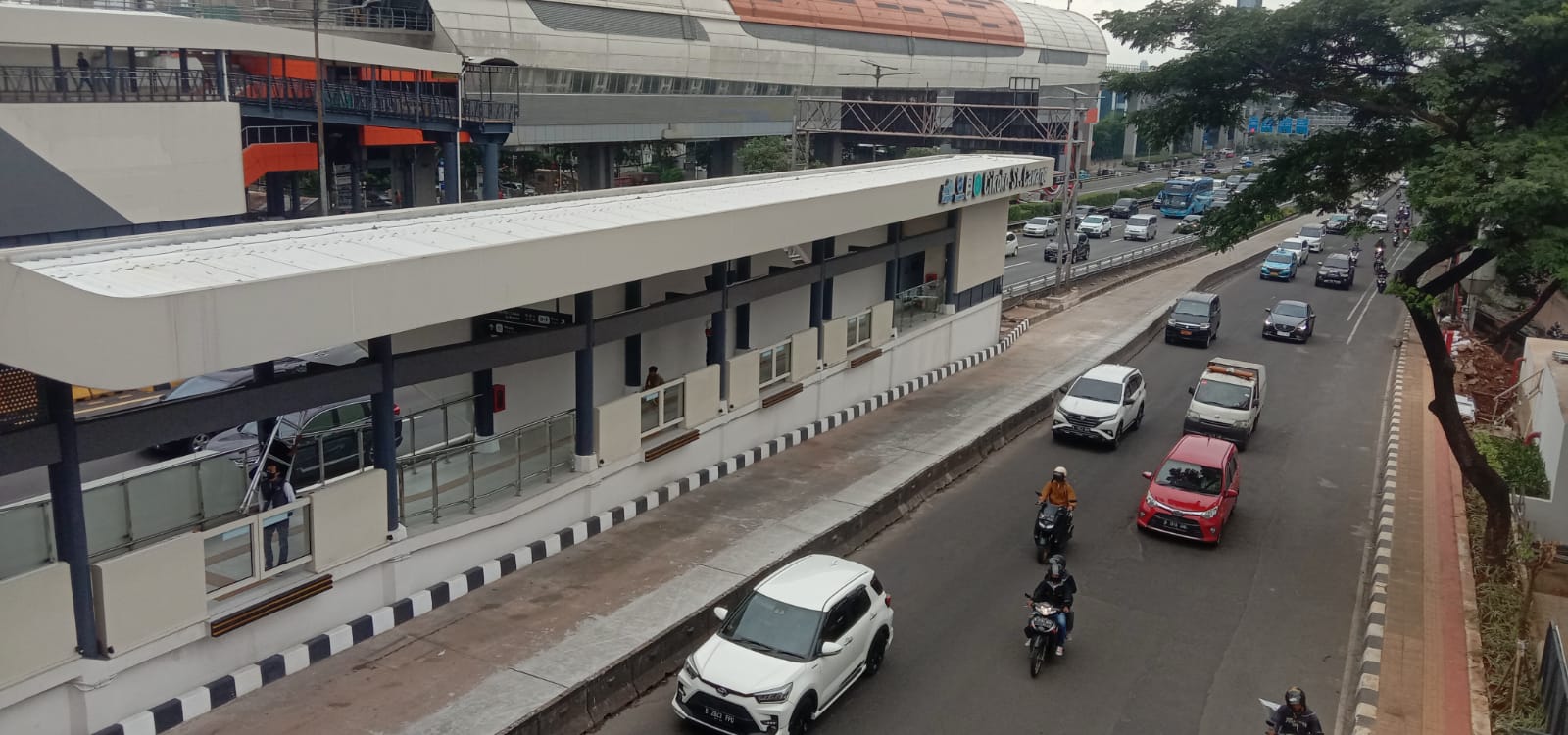 Halte TransJakarta Cikoko Stasiun Cawang/Hairulloh Rizki Zakaria
