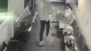 Tangkapan layar rekaman CCTV aksi suami melempar istri ke laut dari atas kapal dalam pelayaran menuju Bakauheni. | ist