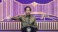Jokowi memberikan sambutan dalam Pertemuan Tahunan Industri Jasa Keuangan 2023, Senin, 6/2/2023