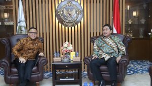 Menteri PANRB Abdullah Azwar Anas dan Anggota III BPK Achsanul Qosasi