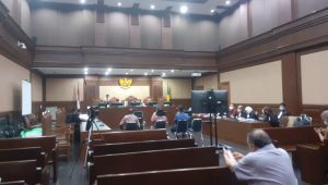 Sidang kasus impor baja