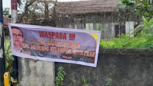 Spanduk penolakan kedatangan Anies Baswedan bertebaran di Jalinsum Natar, Lampung Selatan.