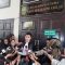 Pengacara Hendra Kurniawan usai sidang pembacaan vonis di PN Jaksel