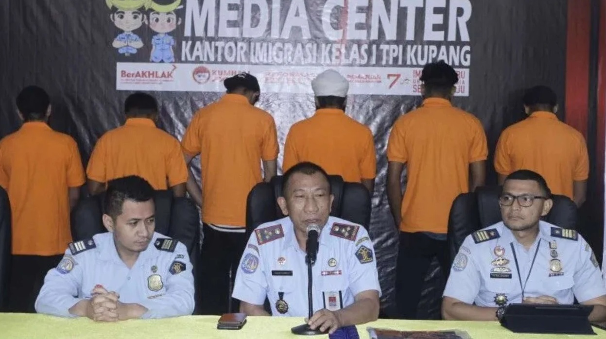 Sempat Terdampar di Rote Ndao NTT, Imigrasi Kupang Deportasi 6 WNA India