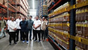 Mendag Zulkifli Hasan sidak produsen Minyakita di Marunda. | Kemendag