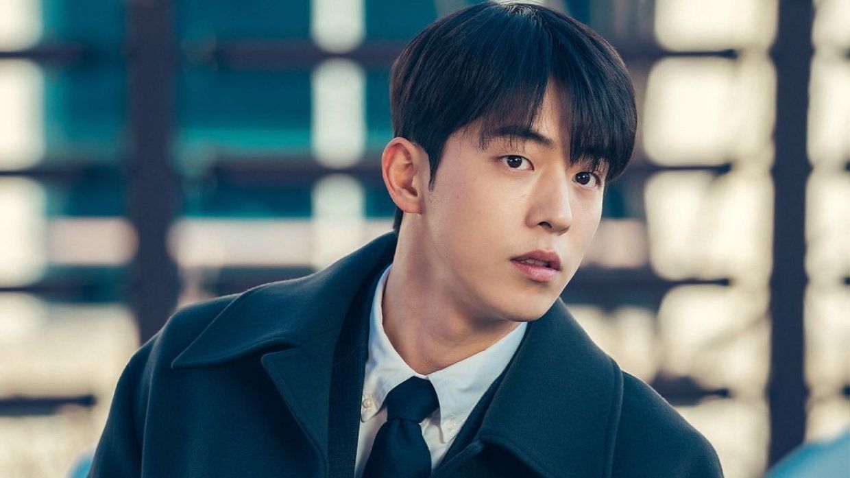 Nam Joo-hyuk Resmi Jalani Wajib Militer Mulai Hari Ini
