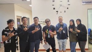 Band Radja ketika membuat laporan di kepolisian Malaysia