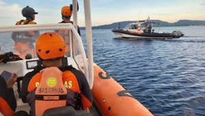 Pencarian pemuda yang menceburkan diri di Selat Bali. | ist