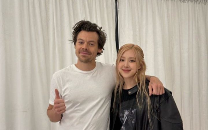 Potret Rose BLACKPINK Bareng Harry Styles Usai Konser di Korea