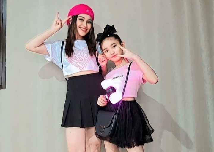 Potret Hebohnya Selebriti Nonton BLACKPINK, Bergaya Nyentrik Serba Pink