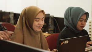Ilustrasi Masyarakat Ikut Kartu Prakerja