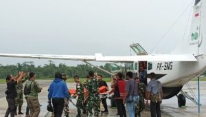 Jenazah Praka Jumardi Dievakuasi. | Dok TNI AD