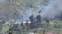 Kelompok Kriminal Bersenjata (KKB) membakar rumah di Distrik Gome, Kabupaten Puncak, Papua Tengah. | Ist