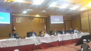Wakil Menteri Keuangan melakukan konferensi pers di gedung Kemenkeu