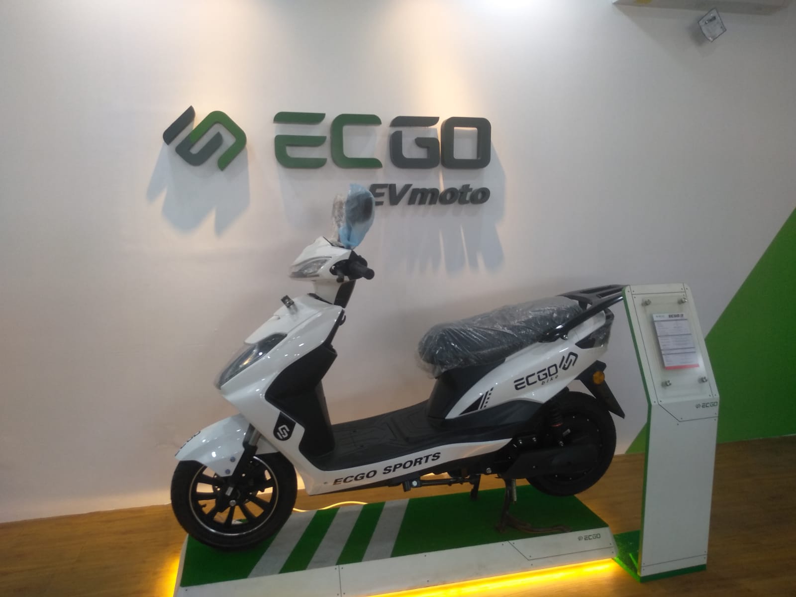 Motor Listrik Apakah Aman Dikendarai Saat Musim Hujan? Ini Penjelasannya