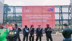 Suasana demo Partai Buruk tolak Omnibus Law Cipta Kerja