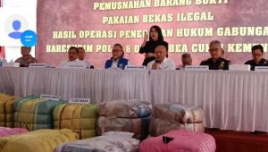 Menkop UKM sebut baju bekas impor kuasai pasar UMKM