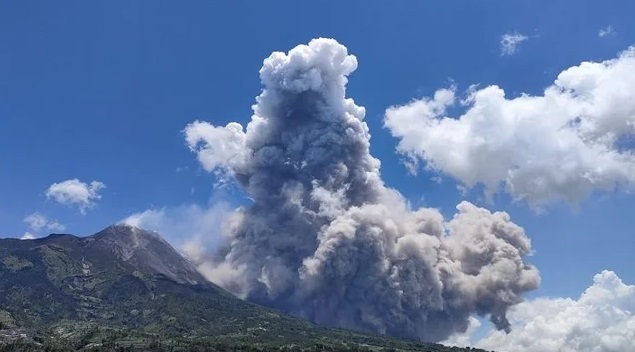 Awan Panas Gunung Merapi Muncul Lagi ke Arah Kali Bebeng dan Krasak, Warga Diminta Waspada