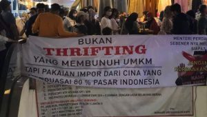 Pedagang Pasar Senen protes atas tudingan bahwa thrifting mengancam industri dan UMKM dalam negeri. | Ist