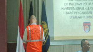 Warga Negara Perancis berinisial ER membuat onar masjid karena protes Tadarusan. | Ist