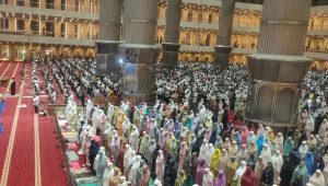 Salat Tarawih di Masjid Istiqlal, Jakarta