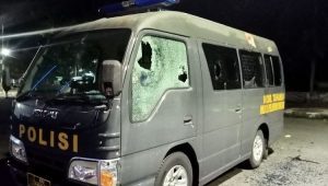 Mobil dinas polisi di Mapolres Pelabuhan Makassar dirusak OTK. | ist