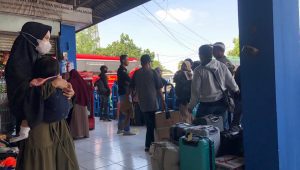 Suasana Terminal Kampung Rambutan Jumat, 14/4/2023 | Novia Suhari/forumkeadilan.com
