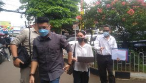 Anastasia Pretya Amanda alias APA tiba di PN Jakarta Selatan, Selasa, 4/4/2023