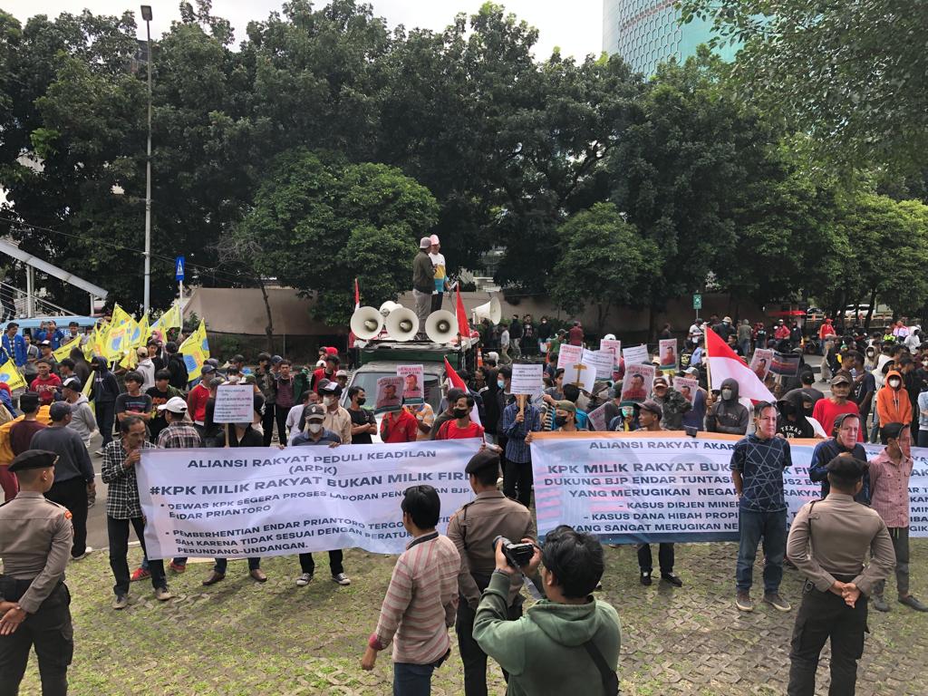 Ratusan Massa Demo Tolak Pencopotan Brigjen Endar Priantoro di KPK