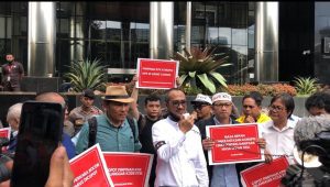 Abraham Samad protes soal kepemimpinan Firli Bahuri di depan Gedung KPK | Merinda Faradianti/forumkeadilan.com