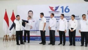 Mantan Gubernur Lampung Ridho Ficardo saat dipakaikan jaket Perindo, Sabtu , 1/4/2023. | Instagram Perindo