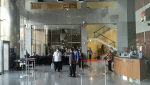 Sekda Riau SF Hariyanto tiba di KPK, Kamis, 6/4/2023 | Merinda Faradianti/forumkeadilan.com