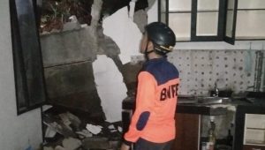 Tanah longsor terjadi di Pondok Benda, Pamulang, Tangerang Selatan (Tangsel), pada Senin, 24/4/2023 pukul 15.45 WIB | Dok. BPBD Tangsel