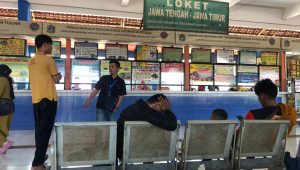 Suasana Terminal Kampung Rambutan Jumat, 14/4/2023 | Novia Suhari/forumkeadilan.com