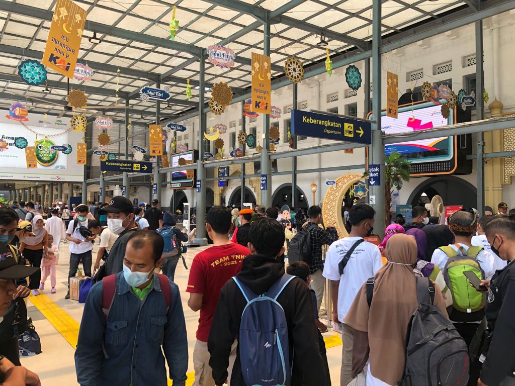 Jumlah Pemudik di Stasiun Pasar Senen Terus Meningkat