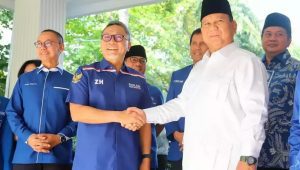 Ketua Umum PAN Zulkifli Hasan (kedua kiri) dan ketua Umum Gerindra Prabowo Subianto (kedua kanan) saat pertemuan di jalan Kertanegara, Jakarta Selatan, Sabtu, 8/4/2023. | Ist